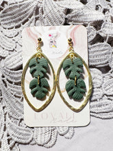 Load image into Gallery viewer, Dangkulu Monstera Leaf with Gold Slingstone Charm
