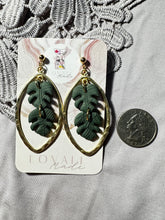 Load image into Gallery viewer, Dangkulu Monstera Leaf with Gold Slingstone Charm
